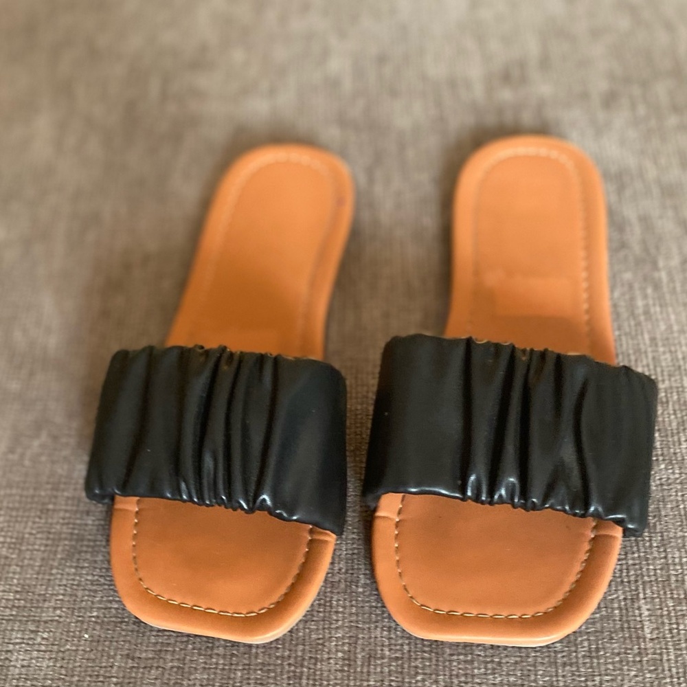 SHEIN Black and Tan Sandals with Ruched Strap